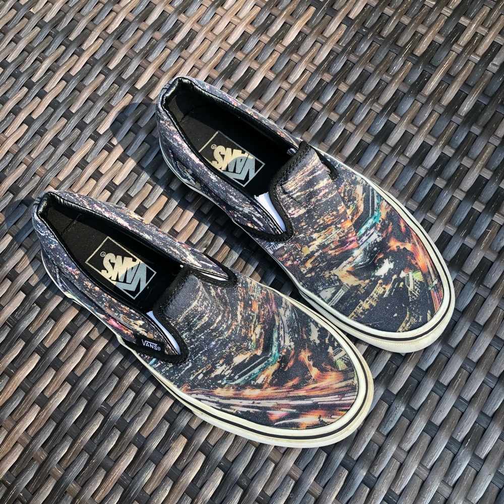 SOLD Vans Slip Ons M 6 W 7.5 EUC Night Roads print